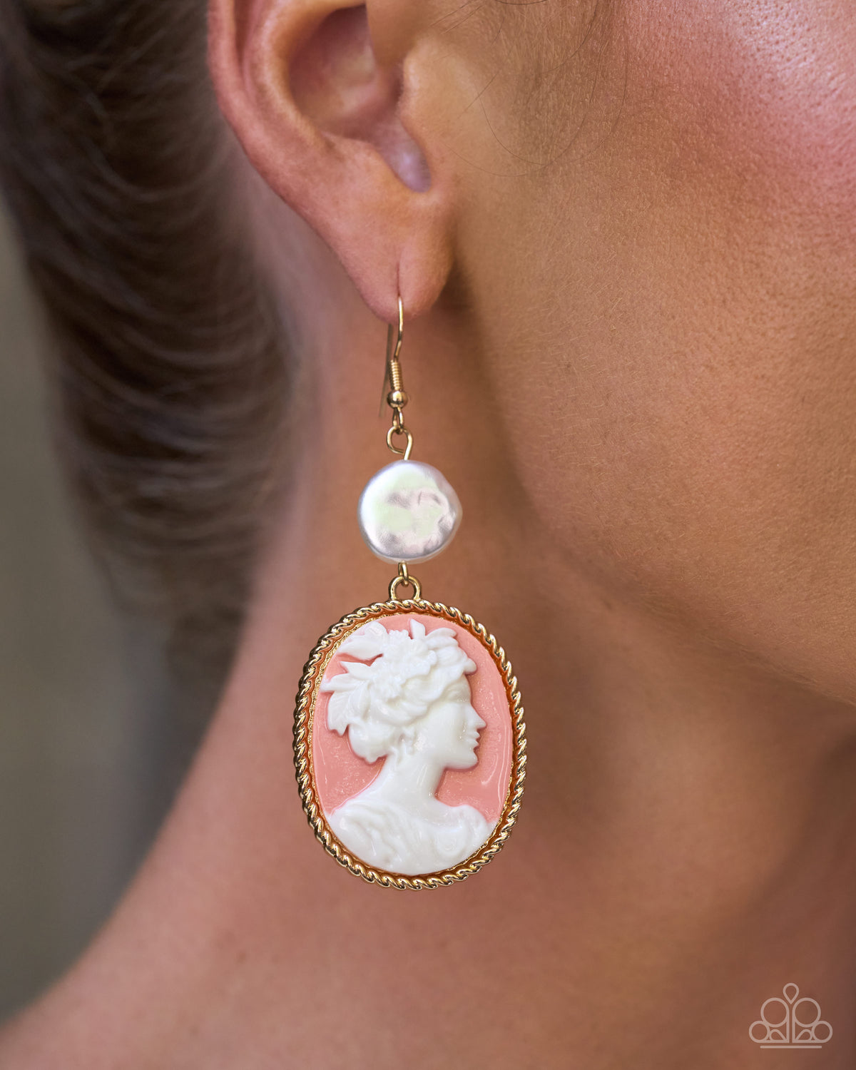 Captivating Cameo