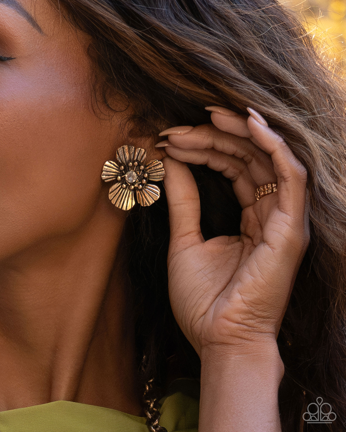 Blossoming Backdrop - Gold
